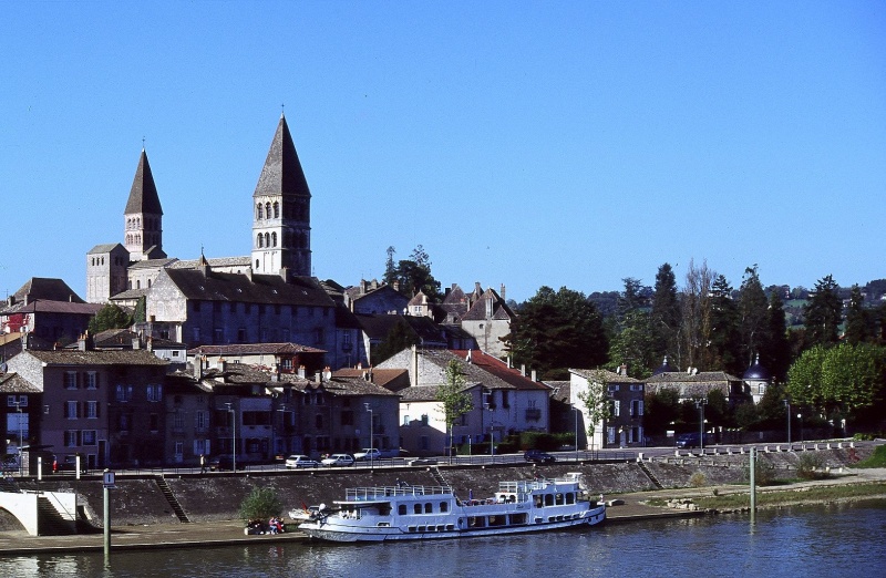Fichier:Tournus - Saône-Abbaye.JPG