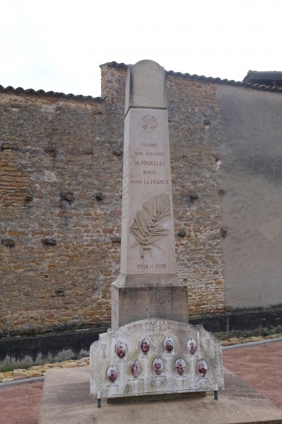 Fichier:Monument aux morts Vinzelles.jpeg