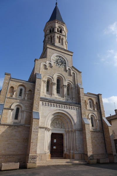 Fichier:Eglise de Romanèche-Thorins.jpeg