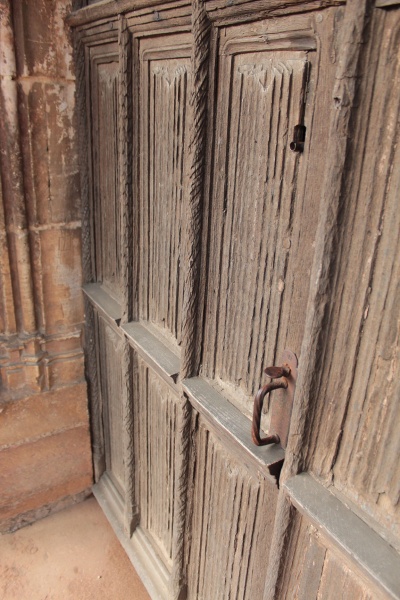 Fichier:EgliseLochéPorche (31).JPG